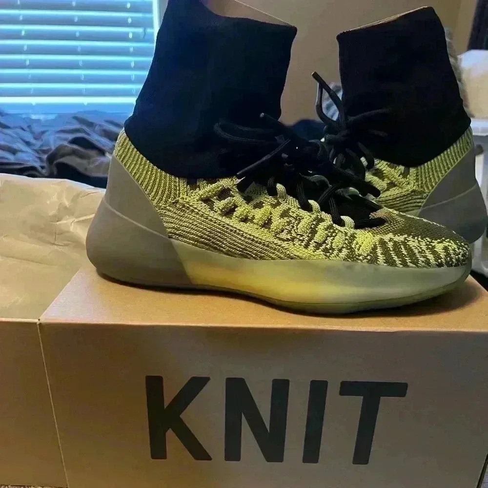 Yeezy knit bskball shoes youth size 6.5 new in box